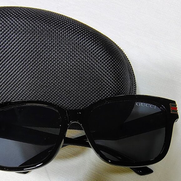 GUCCI UNISEX SUNGLASSES - MADE IN ITALY - Picture 1 of 5